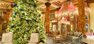 During the holiday season, a seven-metre Christmas Tree and two-storey gingerbread house display grace the Fairmont San Fracisco's Grand Lobby.