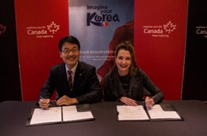 Canadian Tourism Commission and Korea Tourism Organization representatives sign a Memorandum of Agreement to boost tourism between the two countries.